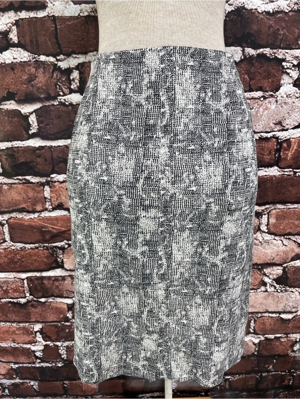 MM LaFleur Pencil Skirt White Black Print Stretchy Professional Size 6